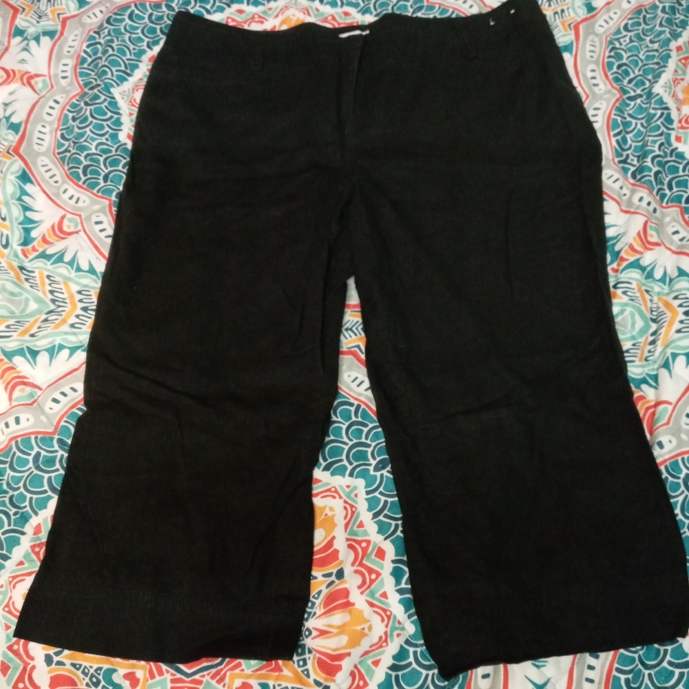 Black capris 16